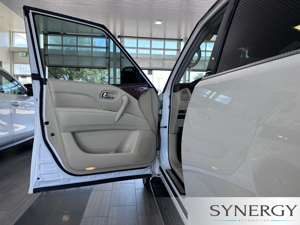 Used 2018 Moonstone White INFINITI Base image 22