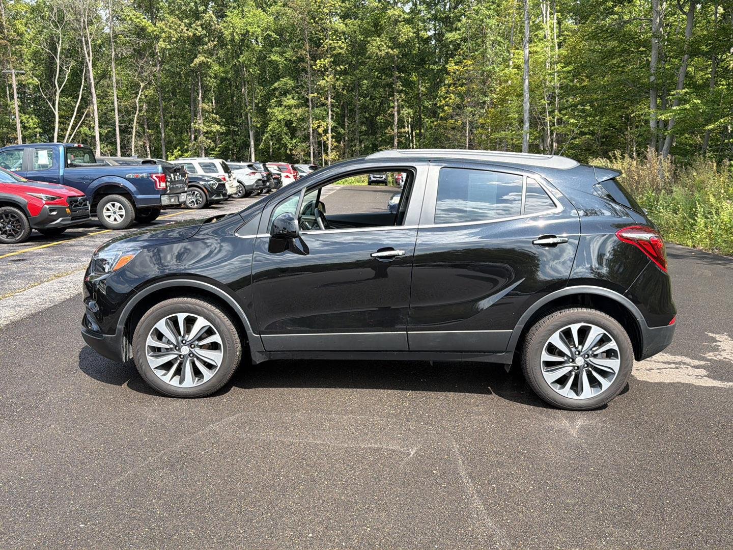 Used 2022 Ebony Twilight Metallic Buick Preferred image 11