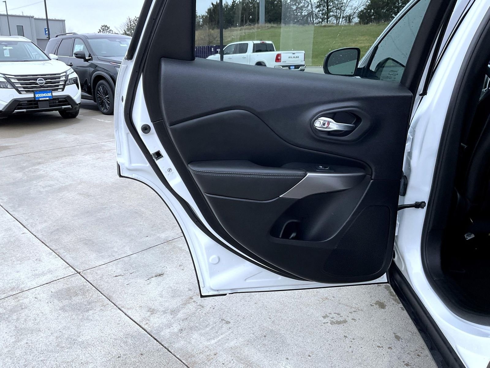 Used 2022 White Jeep Limited image 18
