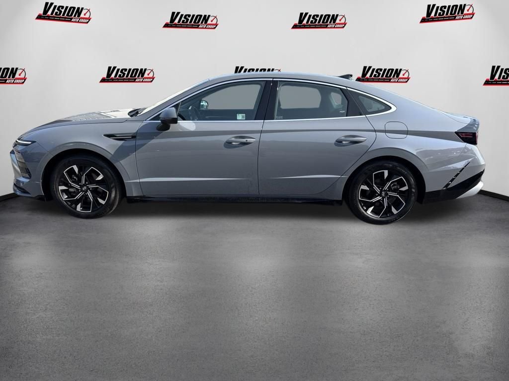 Used 2025 Blue Hyundai SEL image 8