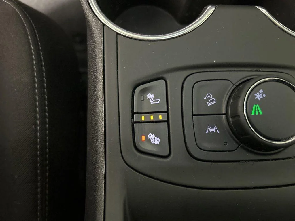 Used 2023 Sterling Metallic GMC SLE image 24