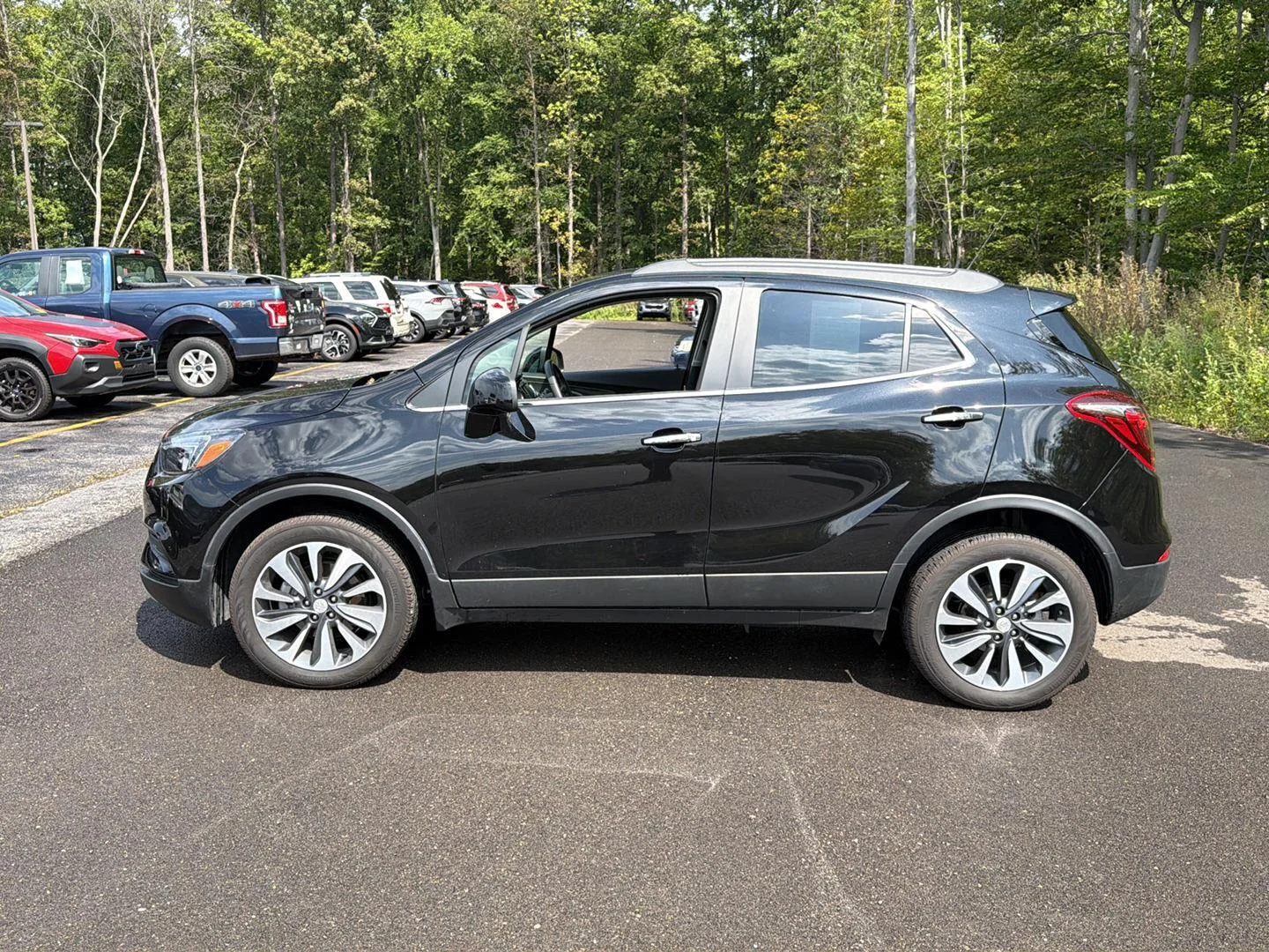 Used 2022 Ebony Twilight Metallic Buick Preferred image 11