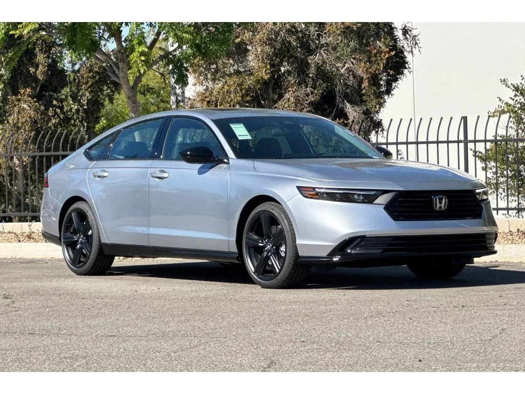 New 2026 Solar Silver Metallic Honda Sport-L image 2