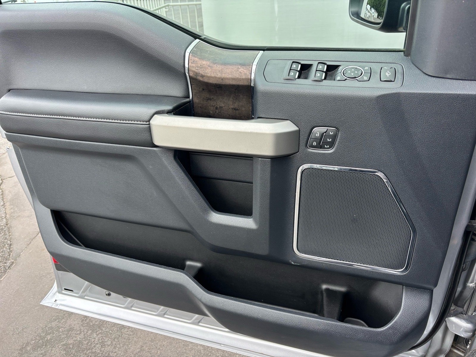 Used 2022 Iconic Silver Ford Lariat image 7