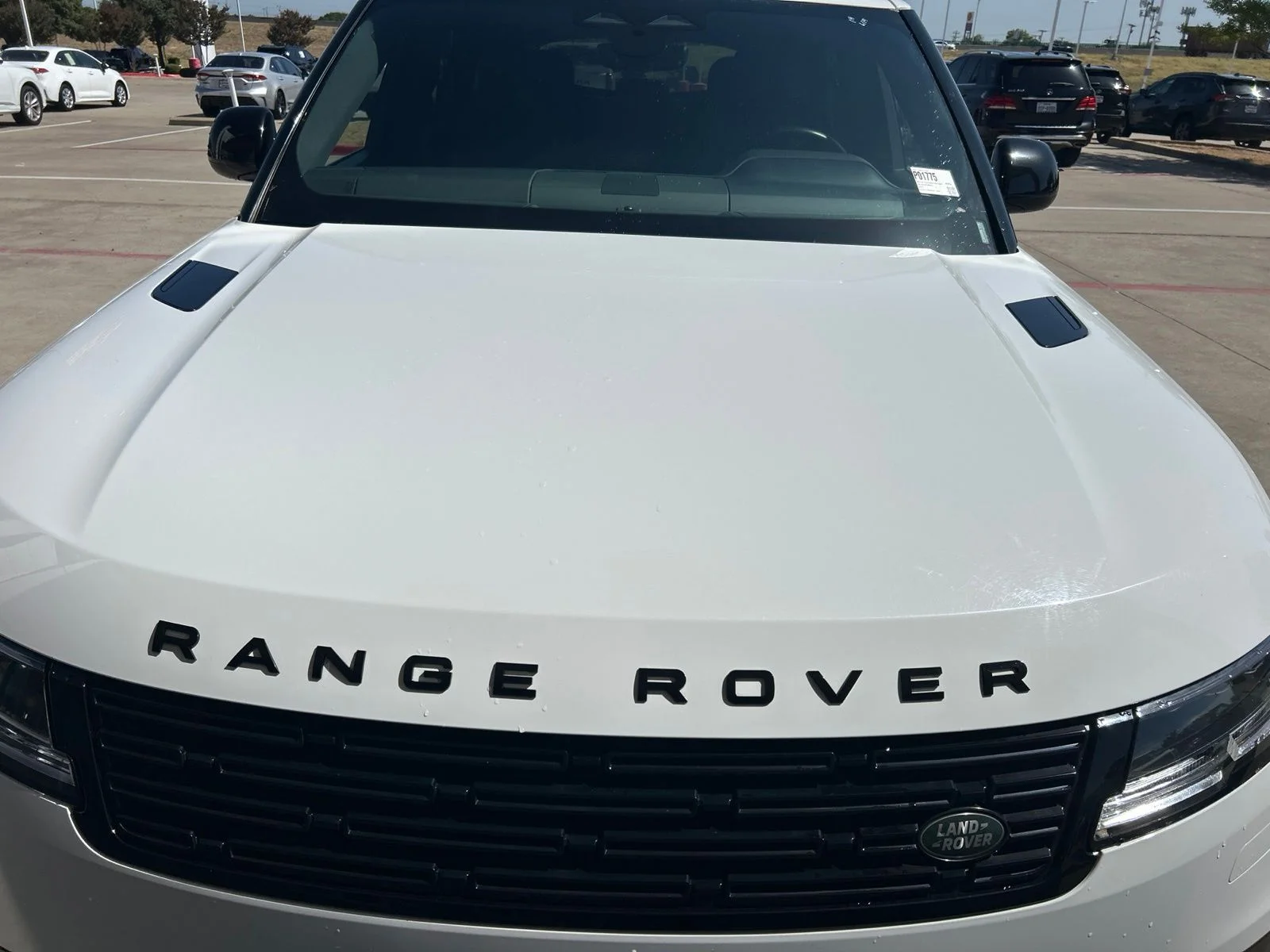 Used 2024 White Land Rover Dynamic SE image 3