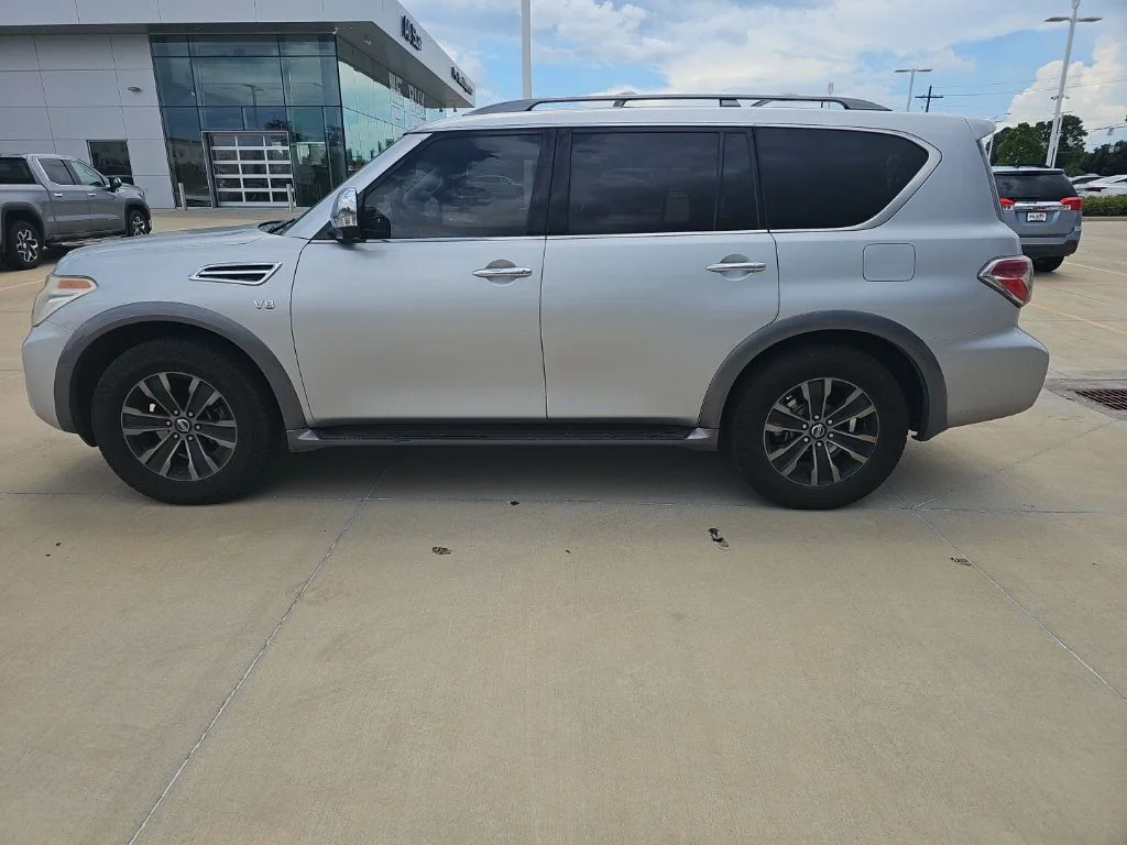 Used 2017 Silver Nissan Platinum image 5