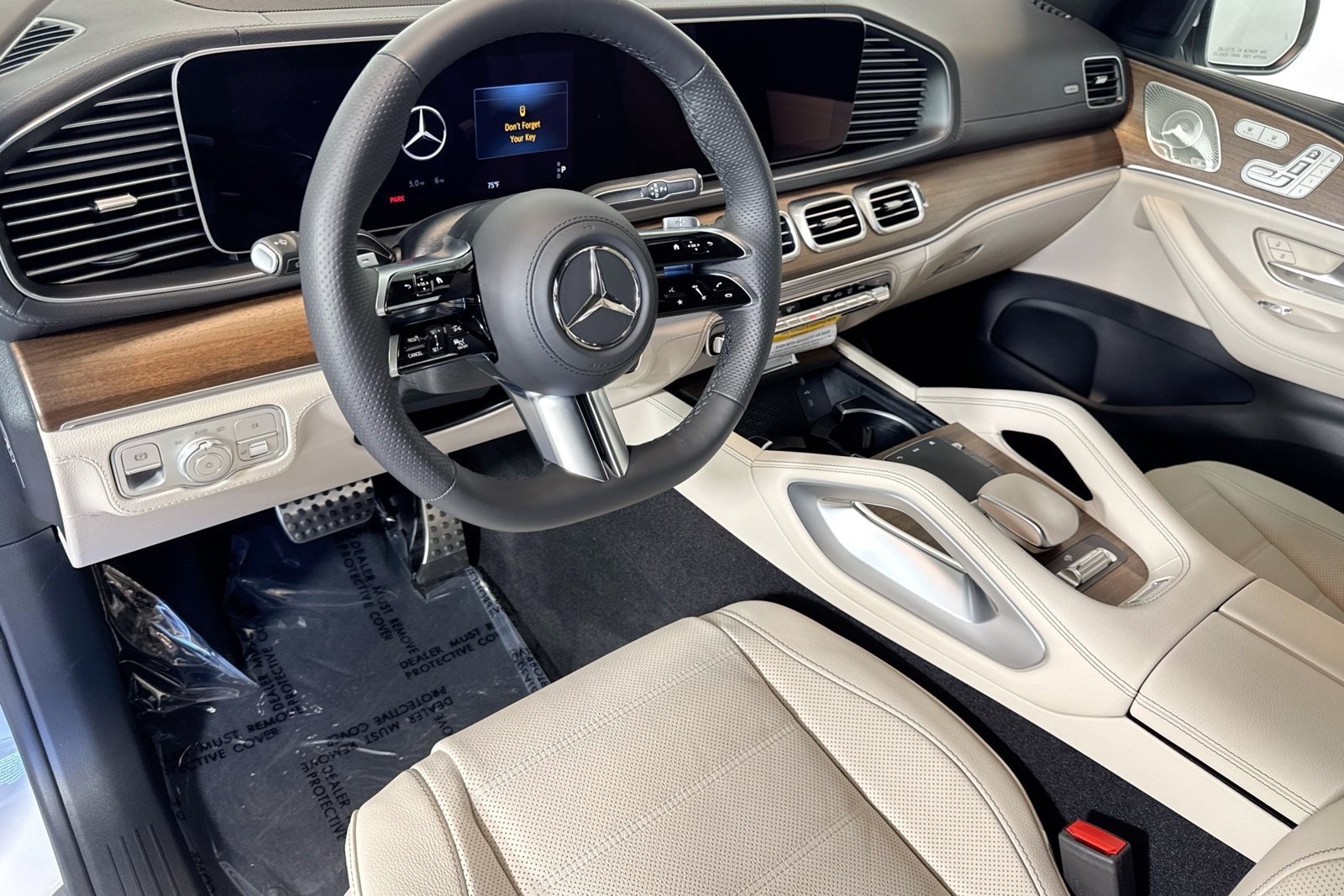 New 2026 Polar White Mercedes-Benz GLS 580 image 9