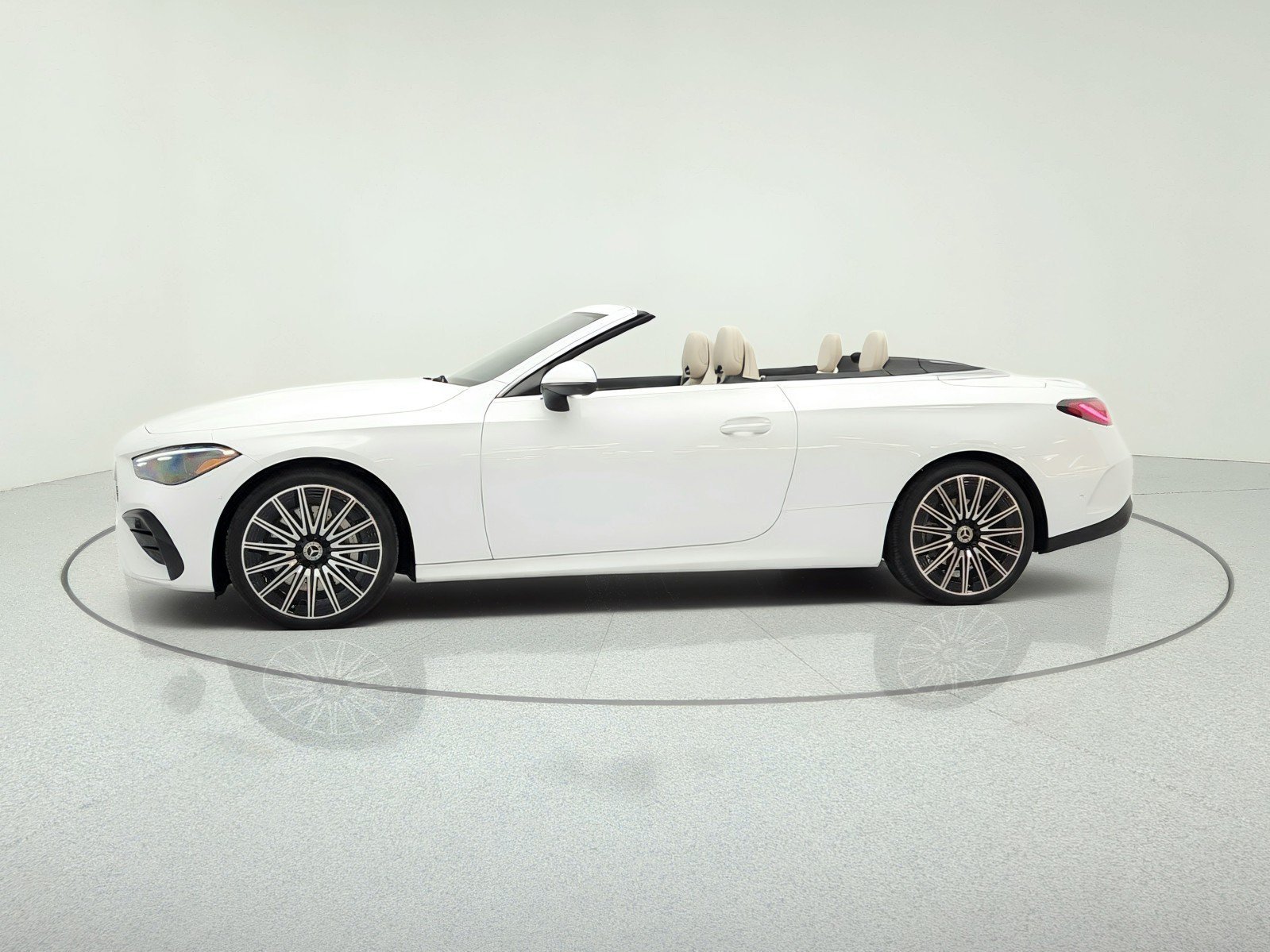 New 2026 MANUFAKTUR Moonlight White Metallic Mercedes-Benz CLE 450 4MATIC® Cabriolet image 23