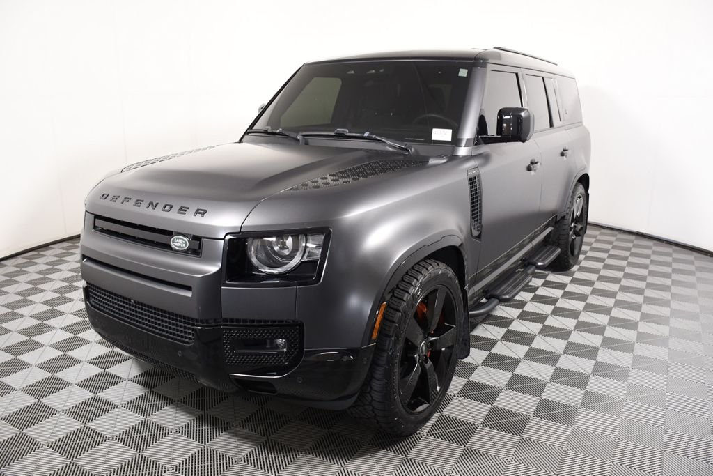 Used 2024 Eiger Gray Metallic Land Rover X-Dynamic SE image 1