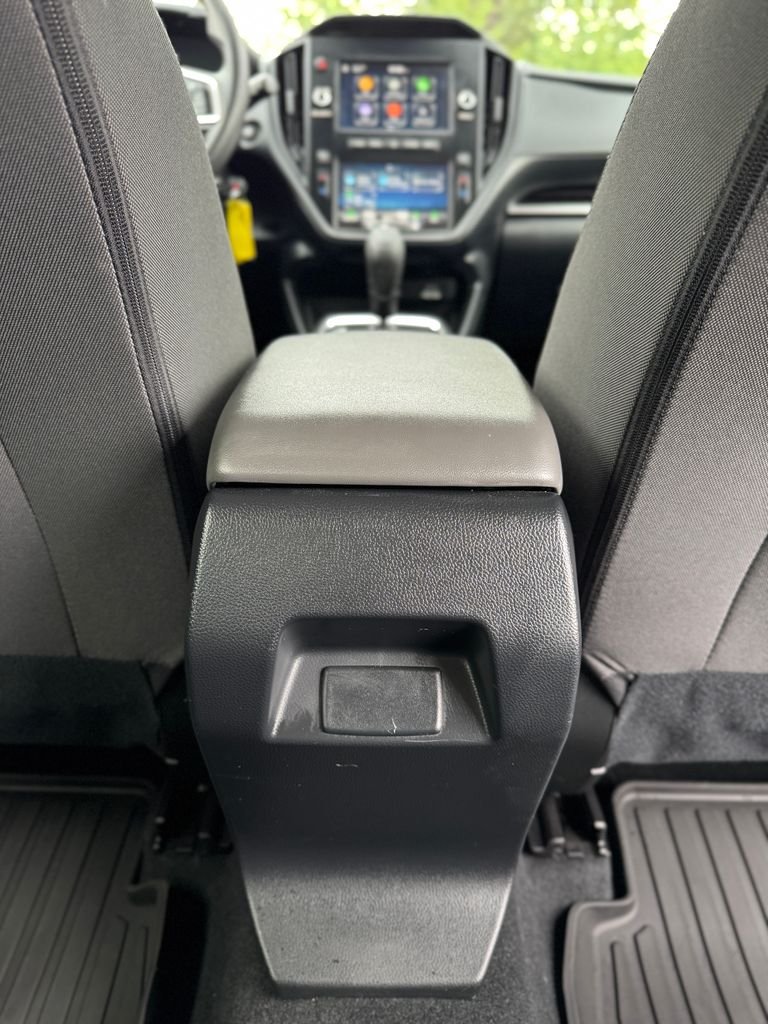 Used 2025 Crystal Black Silica Subaru Base image 25