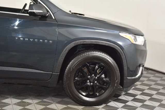 Used 2020 GRAPHITE METALLIC Chevrolet LT Cloth image 12