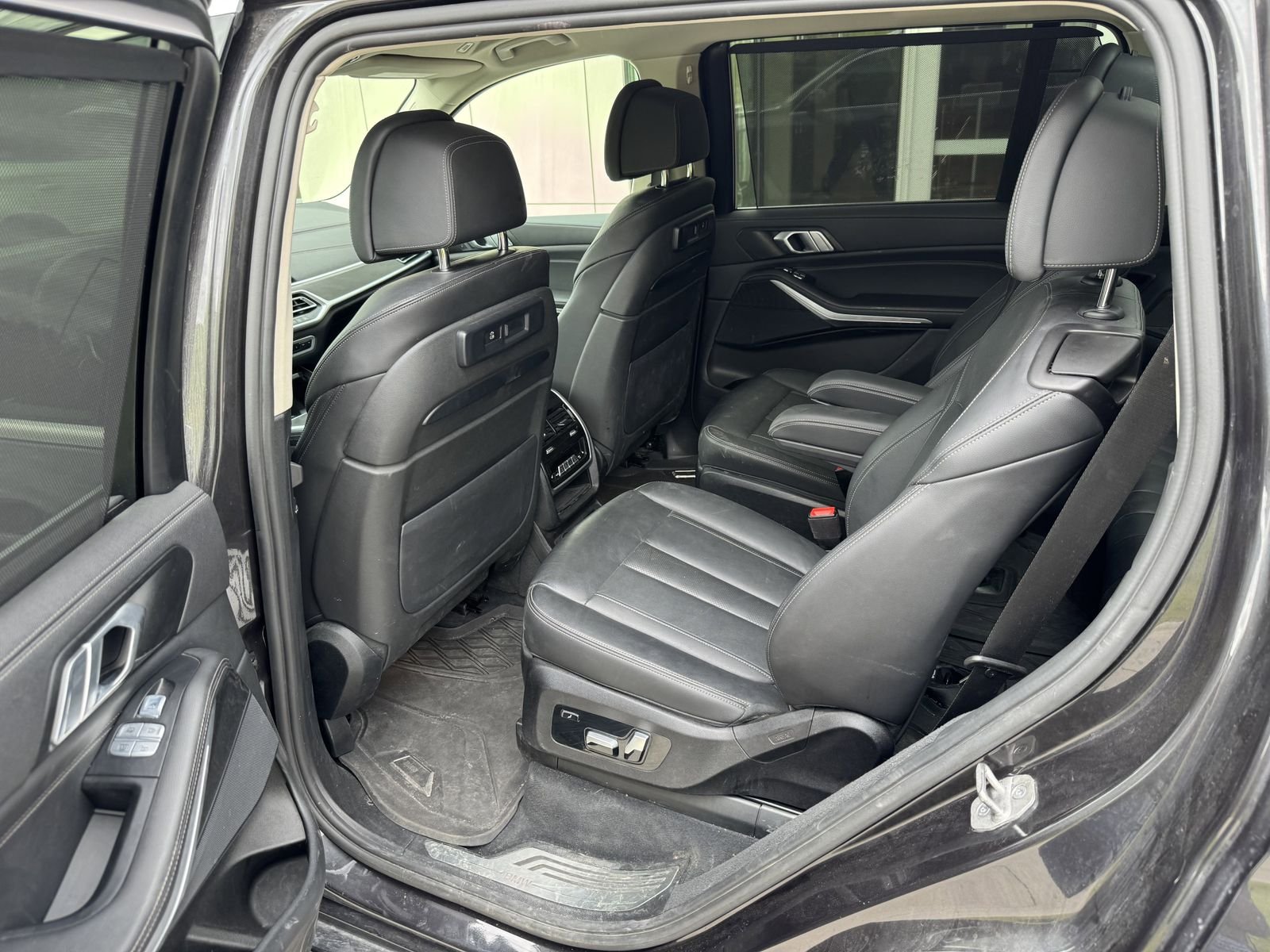 Used 2021 Gray BMW xDrive40i image 6