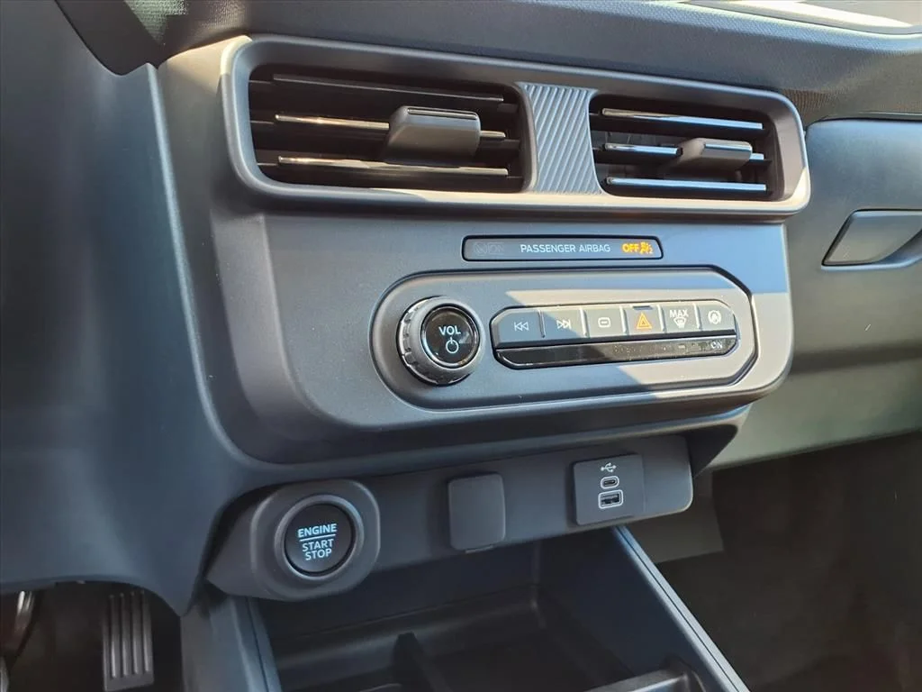 2025 Ford Maverick XLT - Photo 17