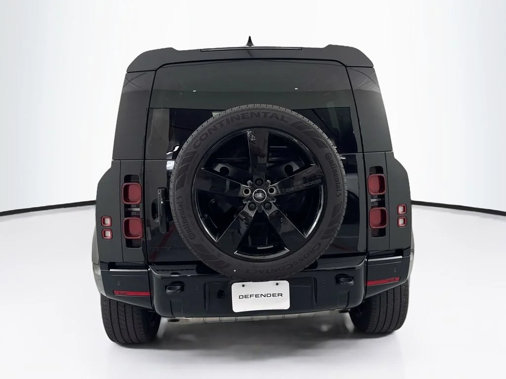 Used 2025 Black Land Rover X-Dynamic SE image 6