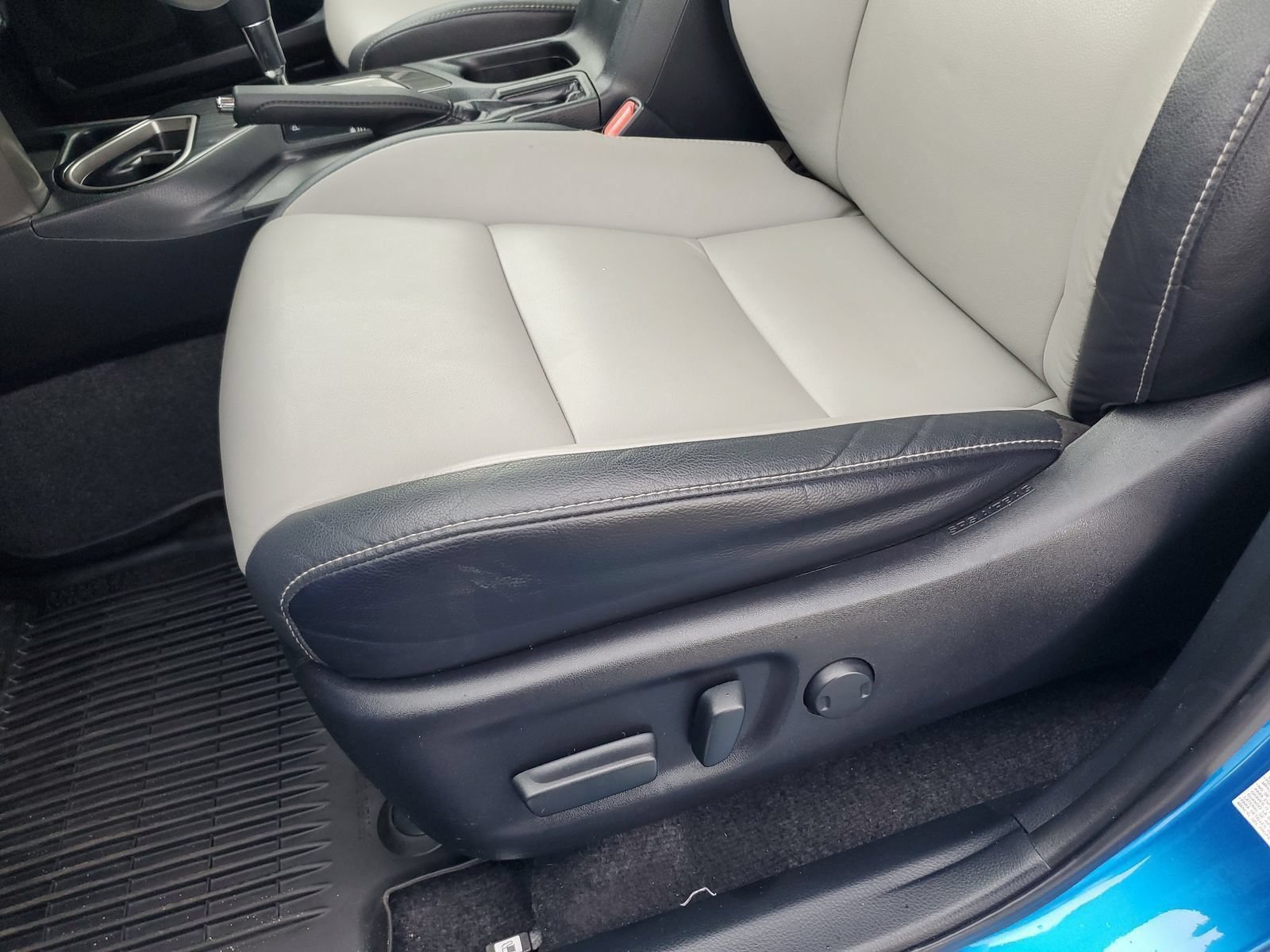 2018 Toyota RAV4 Limited - Photo 12