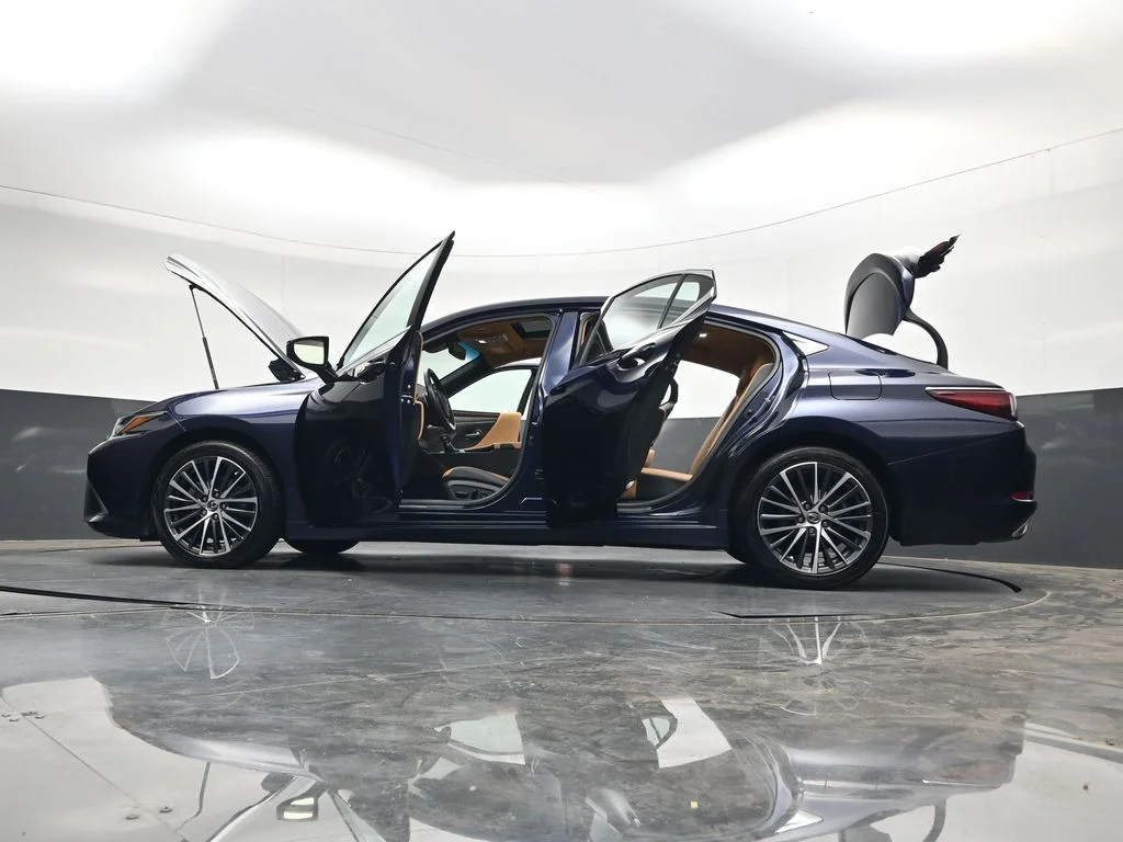 Used 2023  Lexus 350 image 53