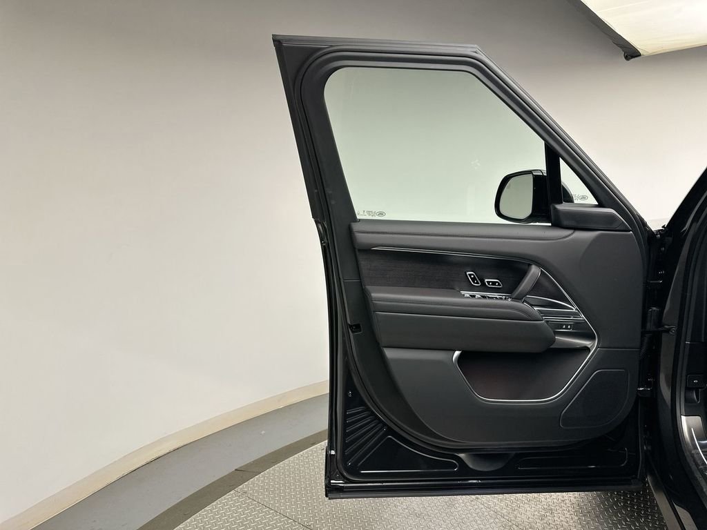 New 2026 Carpathian Gray Premium Metallic Land Rover SE image 21
