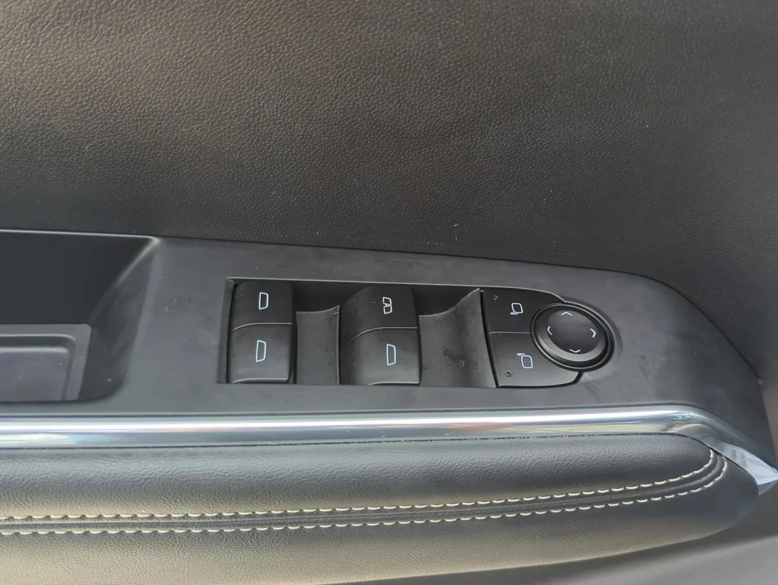 Used 2025 Sterling Metallic GMC FWD Elevation image 11