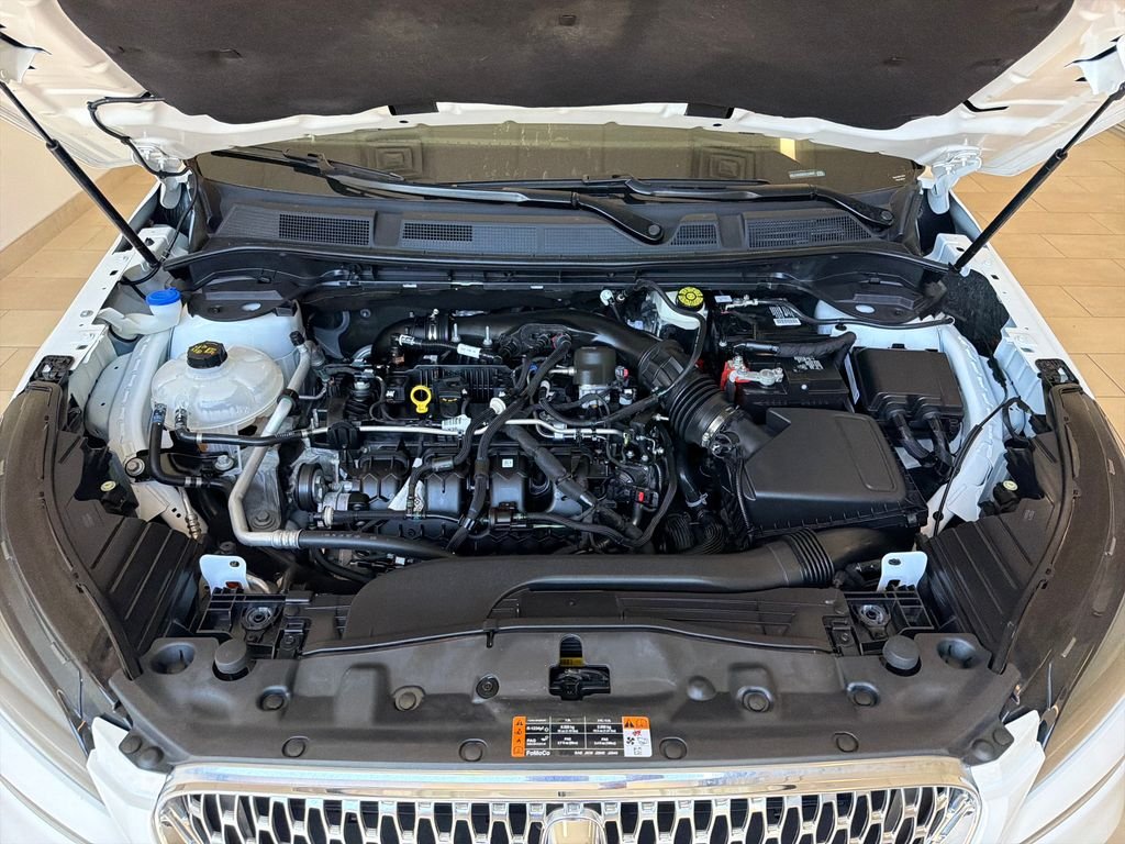 Used 2022 White Lincoln Standard image 32