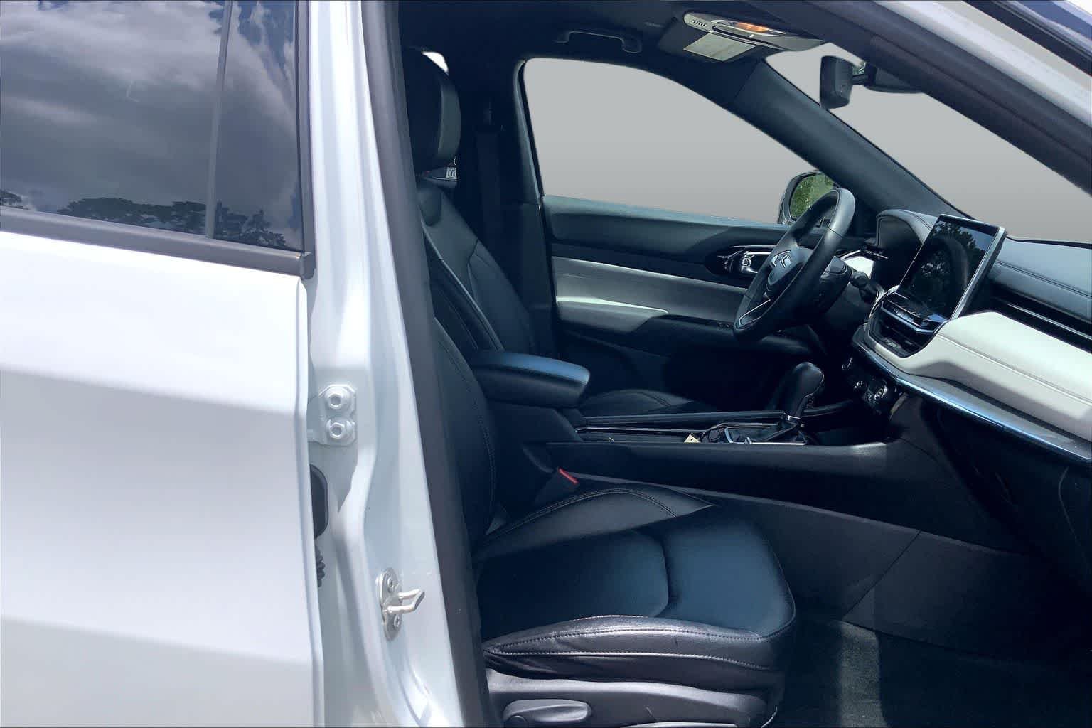 Used 2024 Bright White Clearcoat Jeep Limited image 9