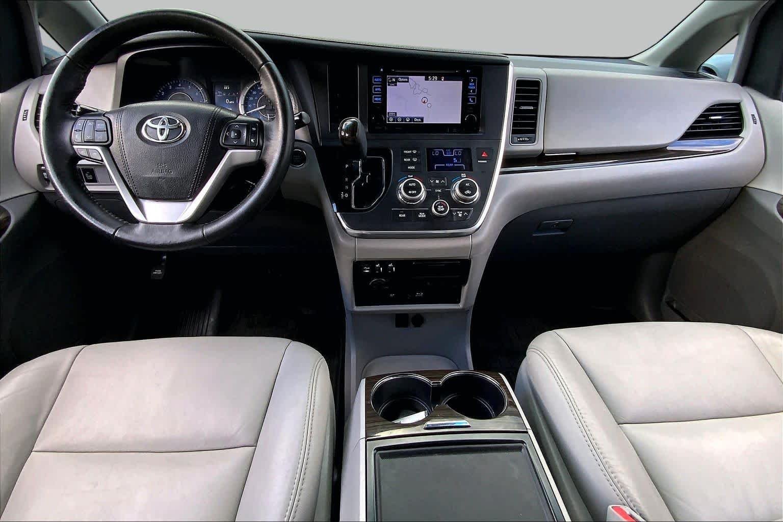 Used 2017 Predawn Gray Mica Toyota XLE Premium image 16