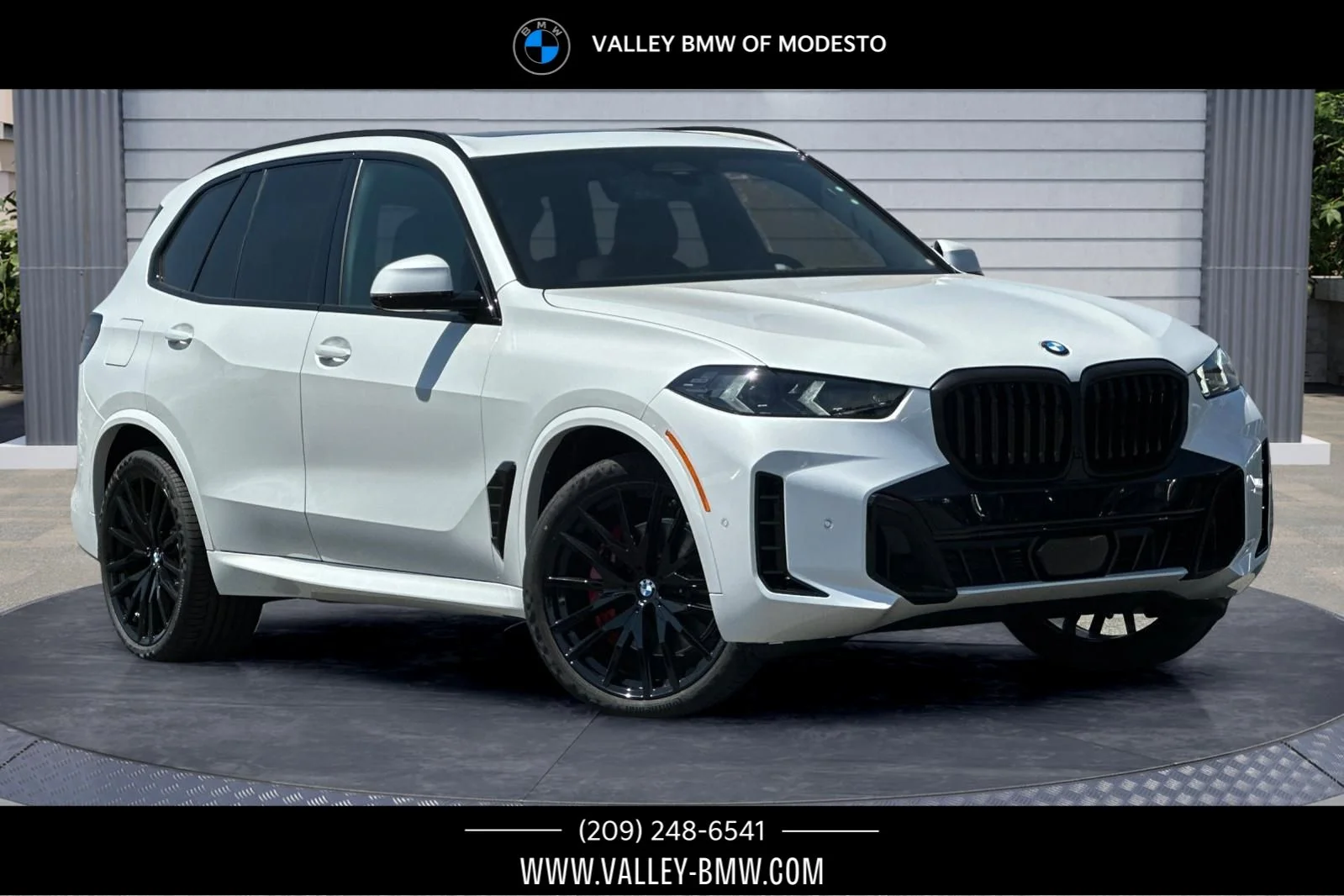 New 2026 Mineral White Metallic BMW xDrive40i image 1