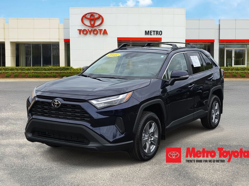 2025 Toyota RAV4 XLE FWD's photo