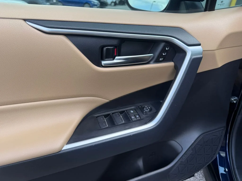 Used 2024 Blue Toyota XLE Premium image 5