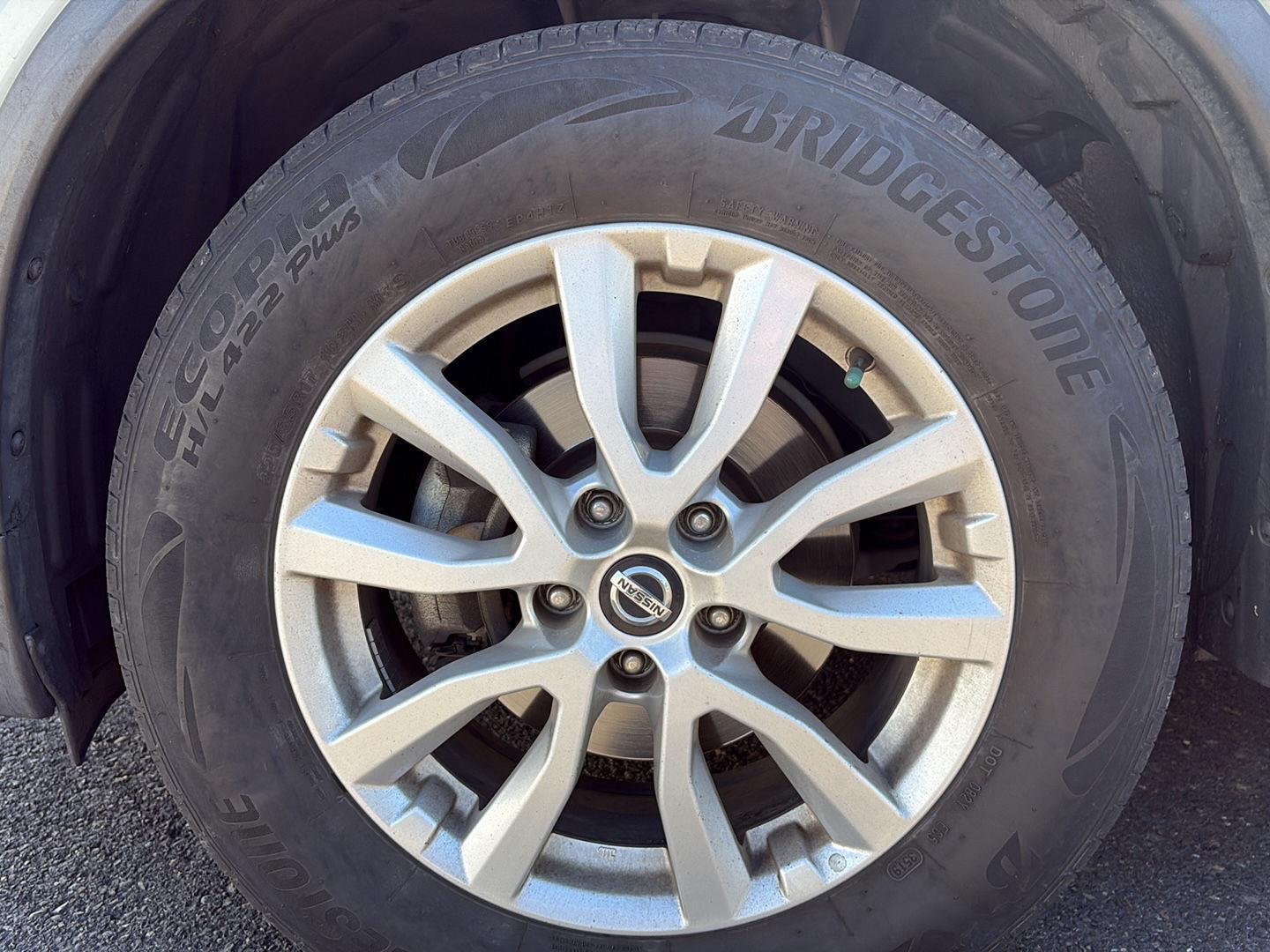 Used 2018 Glacier White Nissan SV image 3