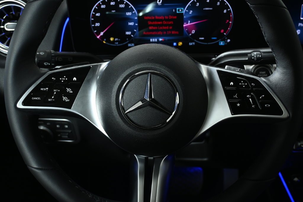 Used 2026 Mountain Grey Metallic Mercedes-Benz GLB 250 image 18