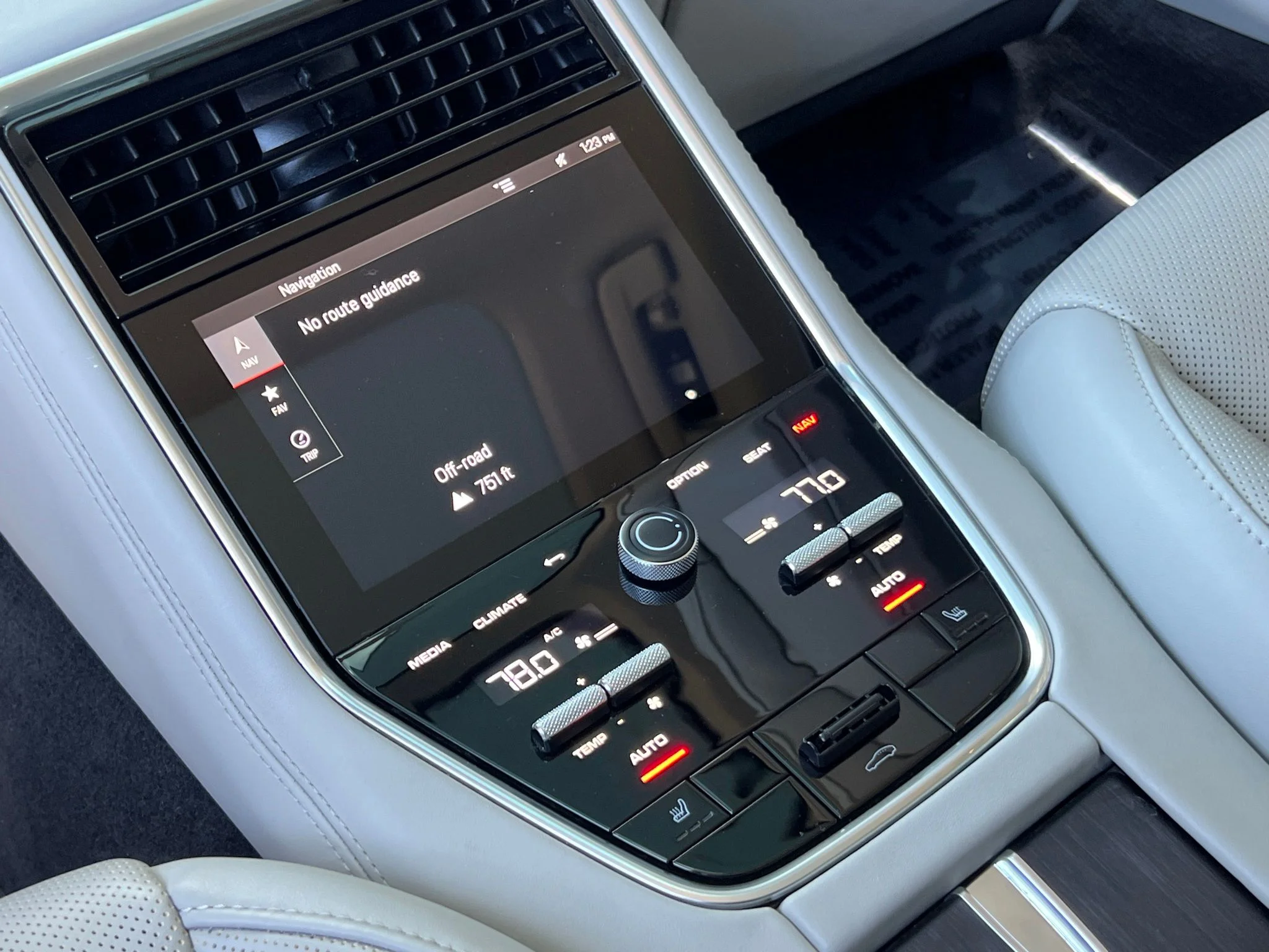 Used 2023  Porsche 4 Platinum Edition image 31
