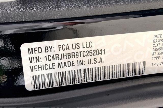 New 2026 Diamond Black Crystal Pearlcoat Jeep Limited image 18