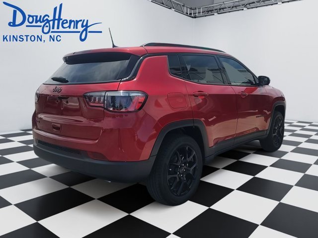 New 2026 Red Hot Pearl-Coat Exterior Paint Jeep Latitude Altitude image 5