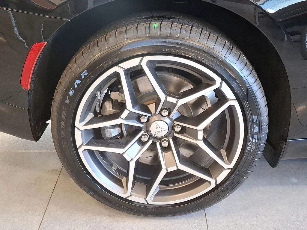New 2026 Diamond Black Crystal Pearlcoat Dodge R/T Scat Pack image 5