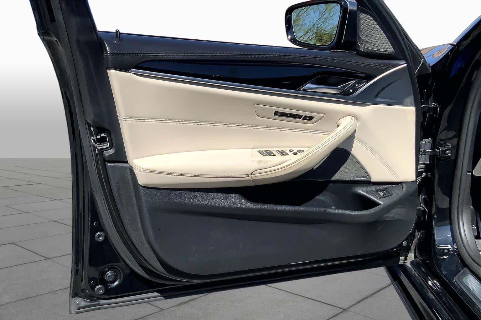 Used 2019 Black Sapphire Metallic BMW M550i xDrive image 19