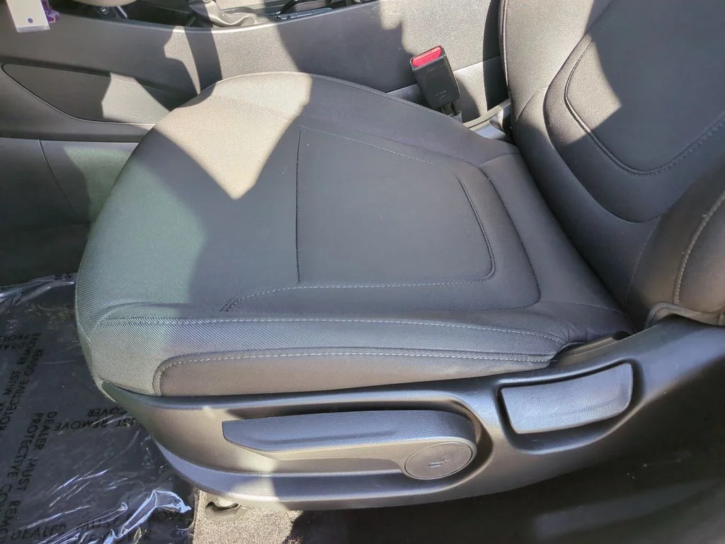Used 2023 Silver Hyundai SE image 17