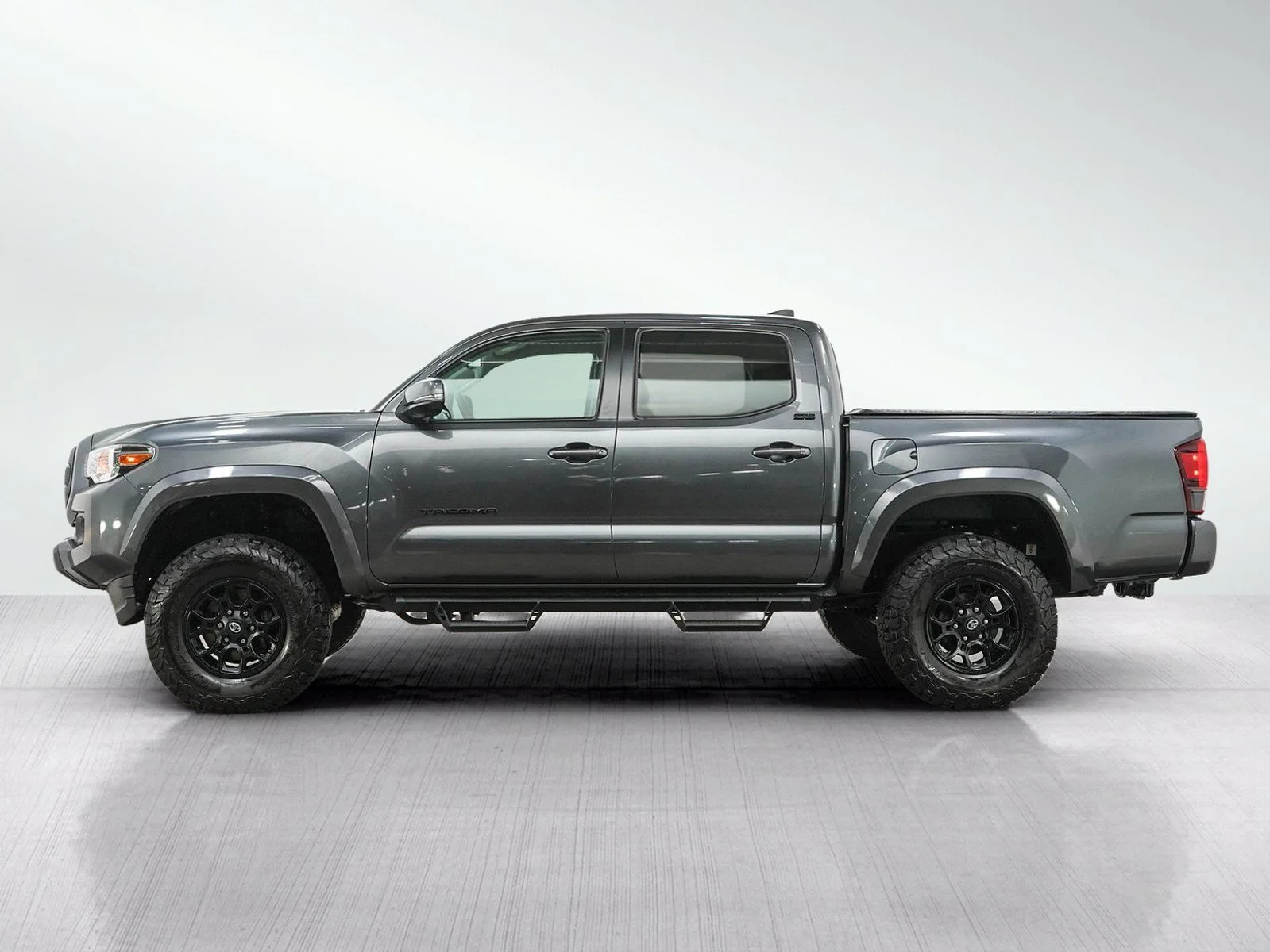 Used 2021 Toyota Tacoma SR5 with VIN 3TMCZ5AN0MM381667 for sale in White Bear Lake, Minnesota