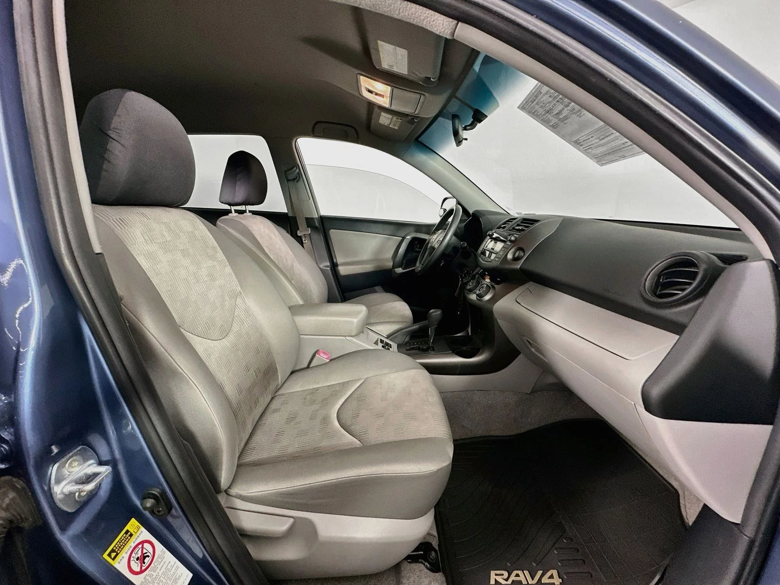 Used 2009 Pacific Blue Metallic Toyota Base image 24