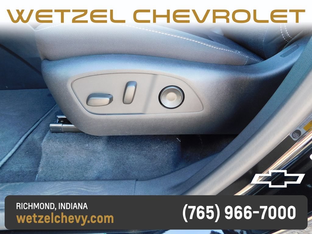 New 2027 Mosaic Black Metallic Chevrolet LT image 13