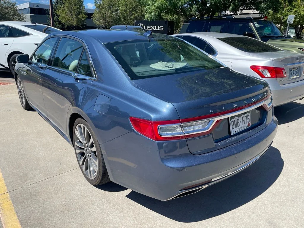 Used 2019 Blue Lincoln Select image 3