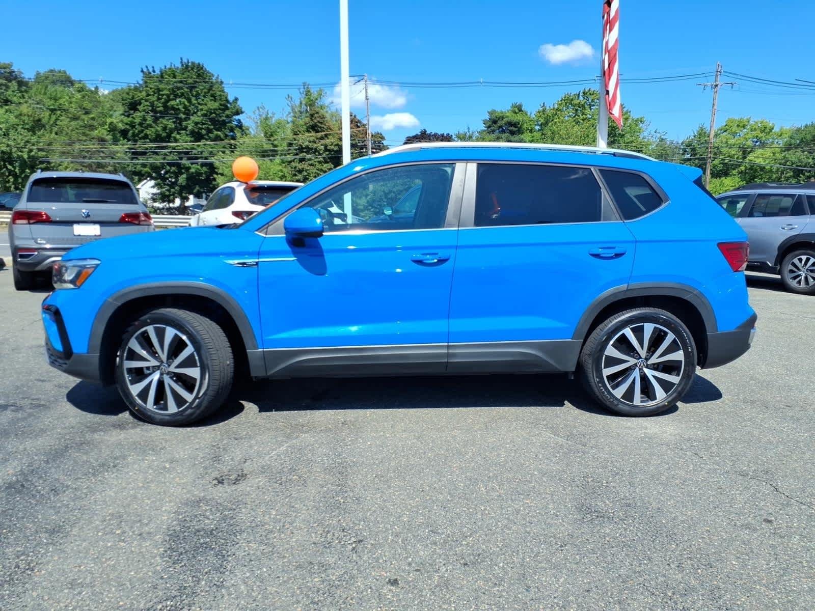 Used 2022 Cornflower Blue Volkswagen SE image 8