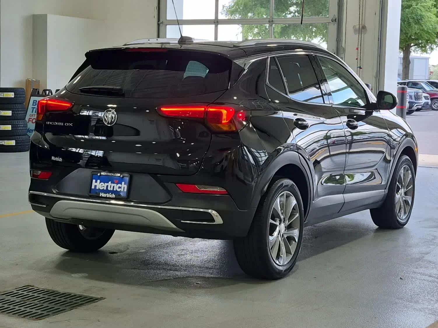 Used 2023 Ebony Twilight Metallic Buick Essence image 3