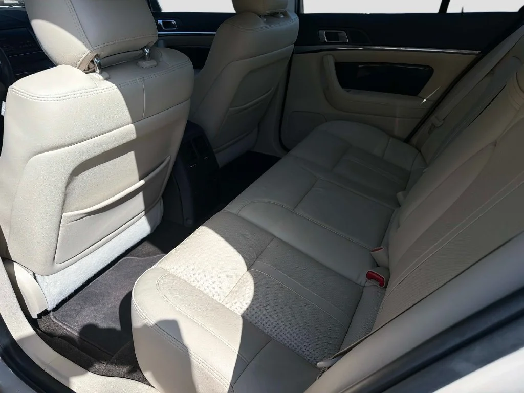 Used 2015 Silver Lincoln Base image 15