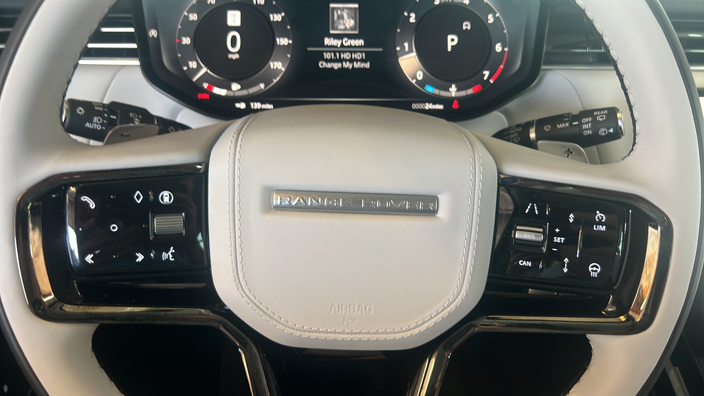 New 2026 Fuji White LAND ROVER Dynamic SE image 31