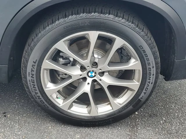 Used 2025 Gray BMW xDrive40i image 31