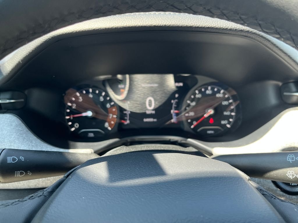 Used 2024 White Jeep Latitude image 15