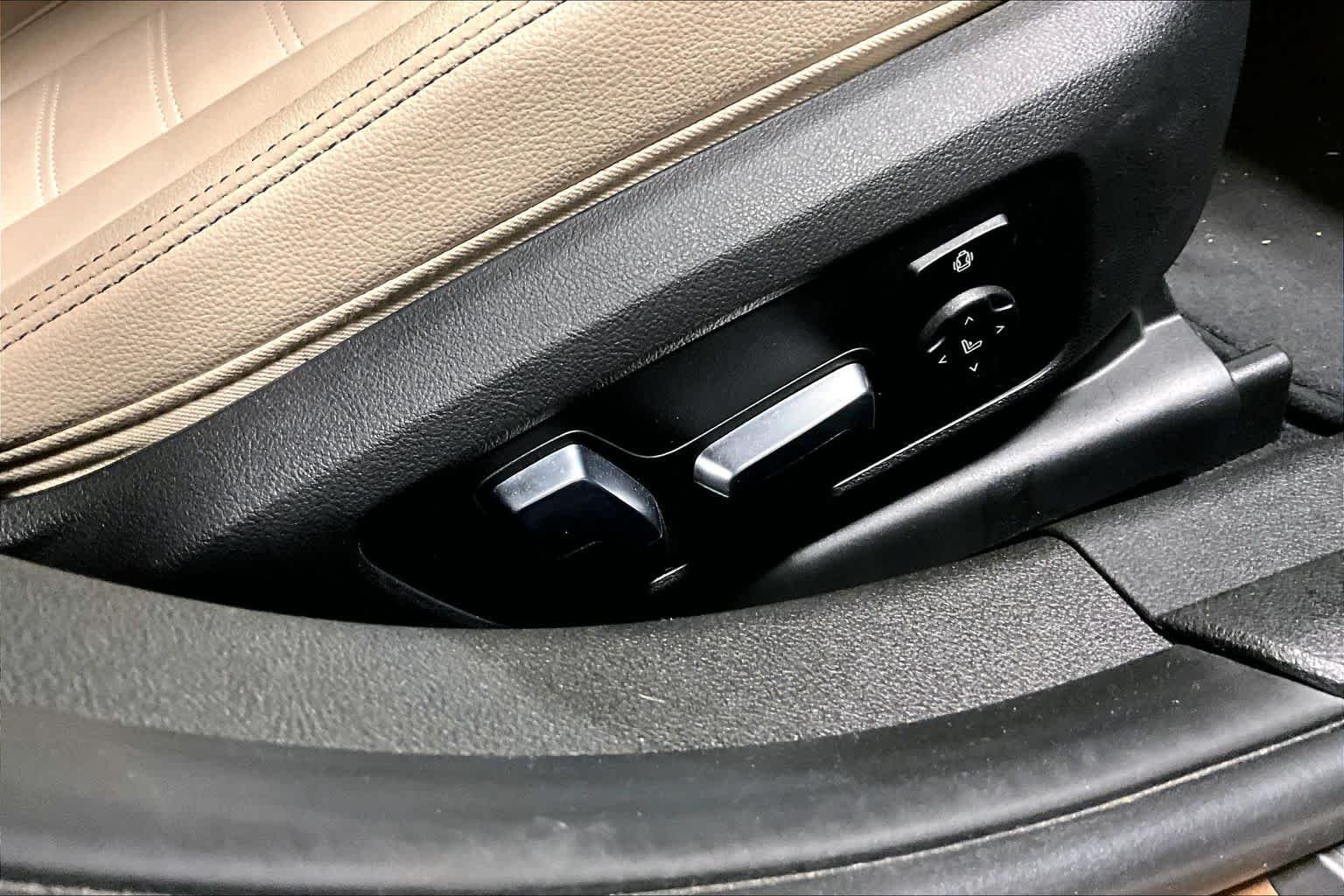 Used 2019 Vermont Bronze Metallic BMW 330i xDrive image 10