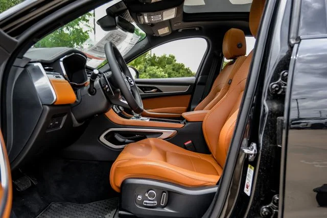 2026 Jaguar F-Pace R-Dynamic S - Photo 3