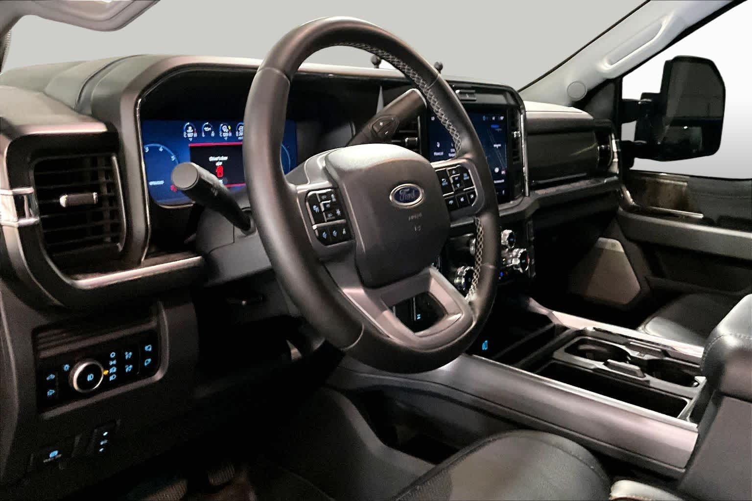 Used 2025 Agate Black Metallic Ford LARIAT image 18