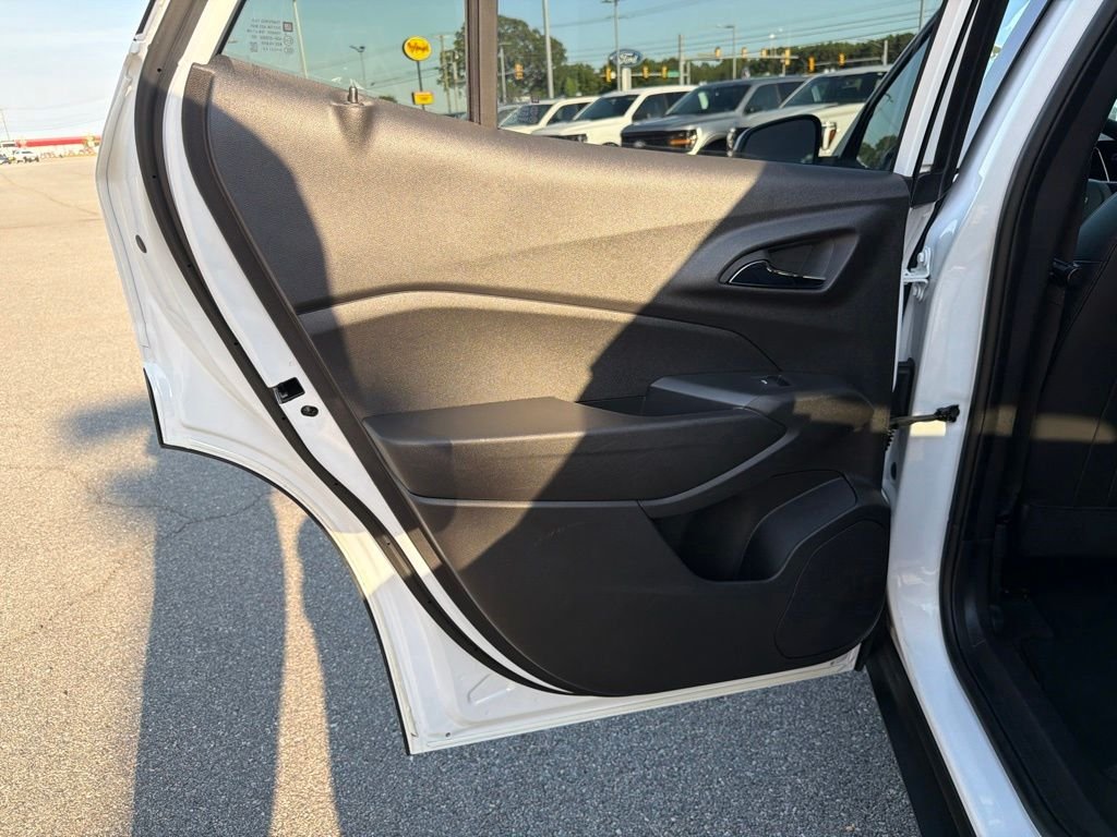 Used 2025 Summit White Chevrolet LT image 16